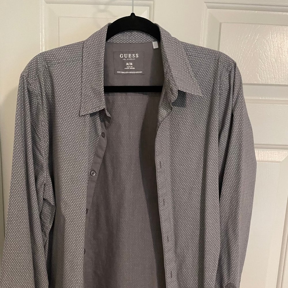 GUESS Button-Up Shirt (MEDIUM)